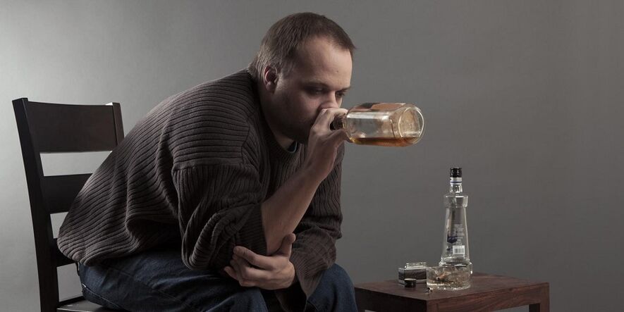 a man drinking alcohol how to quit smoking