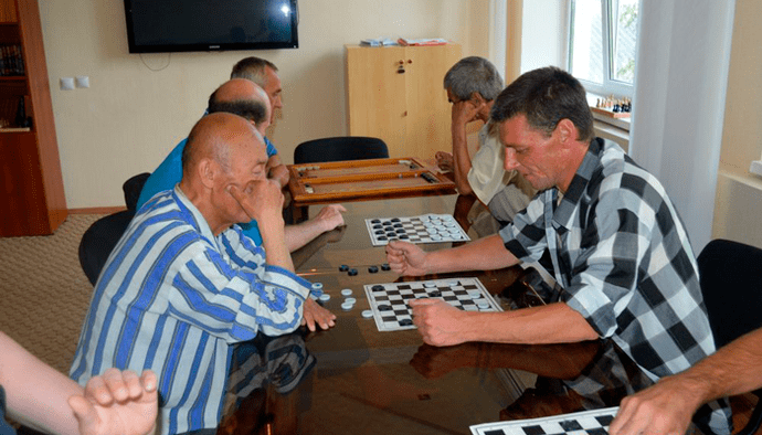 game of checkers to distract yourself from beer addiction