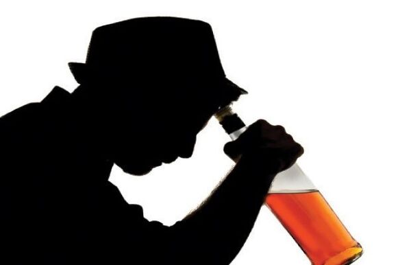 man drinking alcohol how to quit smoking